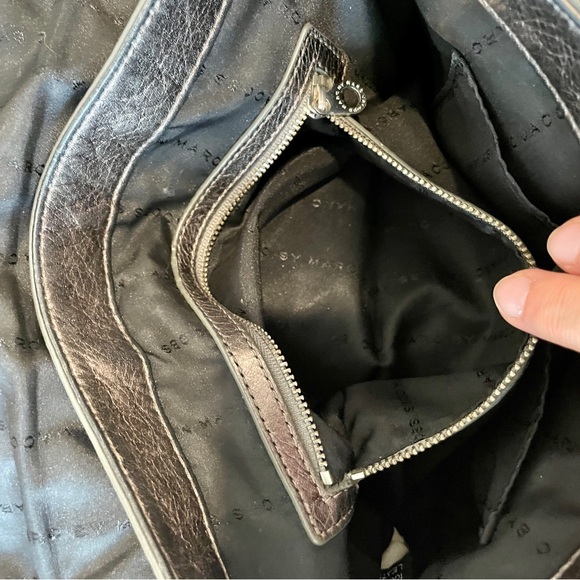 Marc by Marc Jacobs metallic grey crossbody purse - Picture 2 of 11